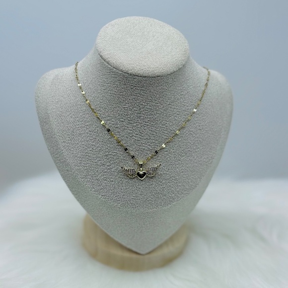 Goldie Angel Wings Heart Pendant Necklace - Picture 4 of 5